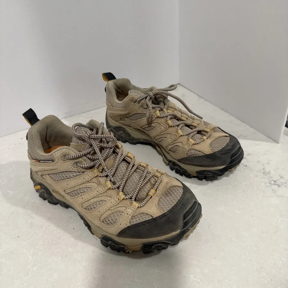 J06020 MERRELL WOMEN'S MOAB 2 VENT HIKING SHOES TAUPE SIZE 8.5 EUC
